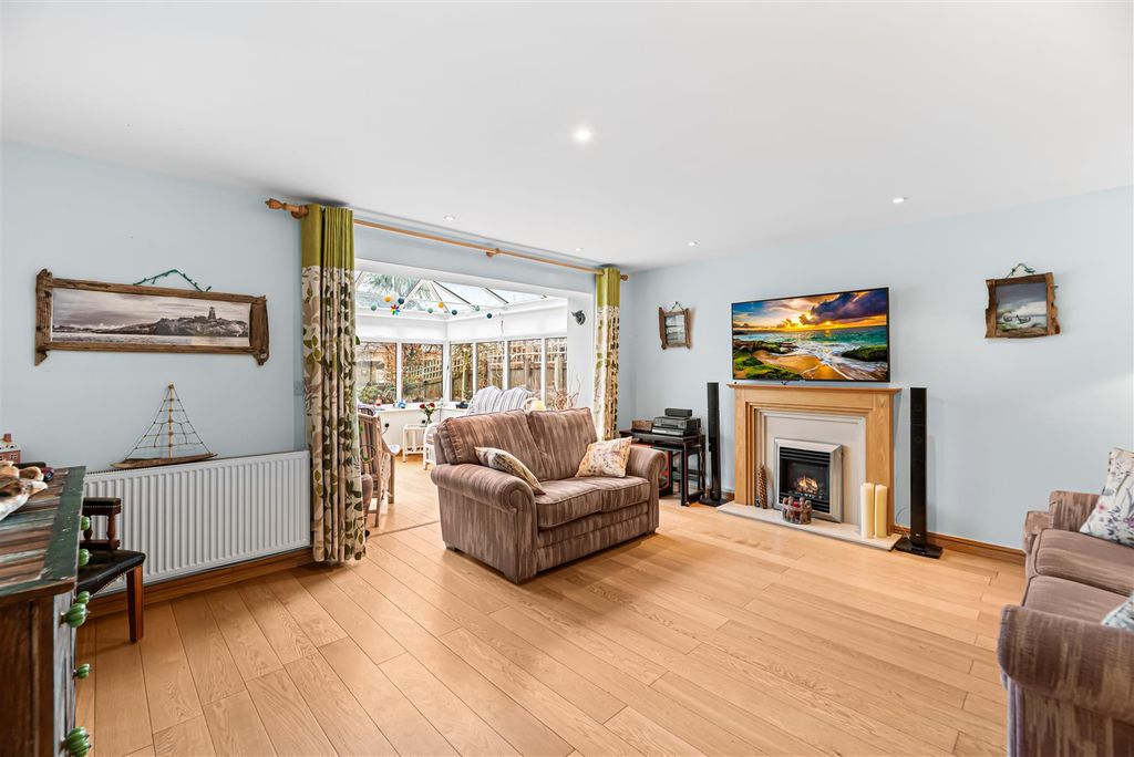 Property photo 2 of 34 Living Room