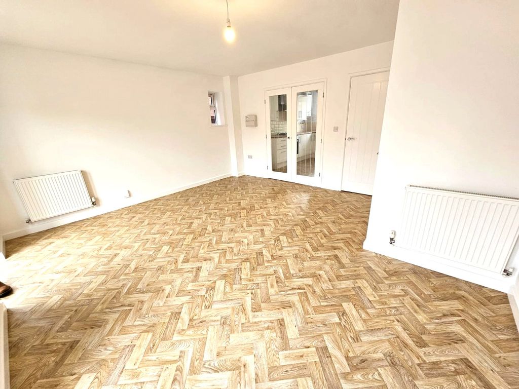 Property photo 2 of 10 Picture No. 02