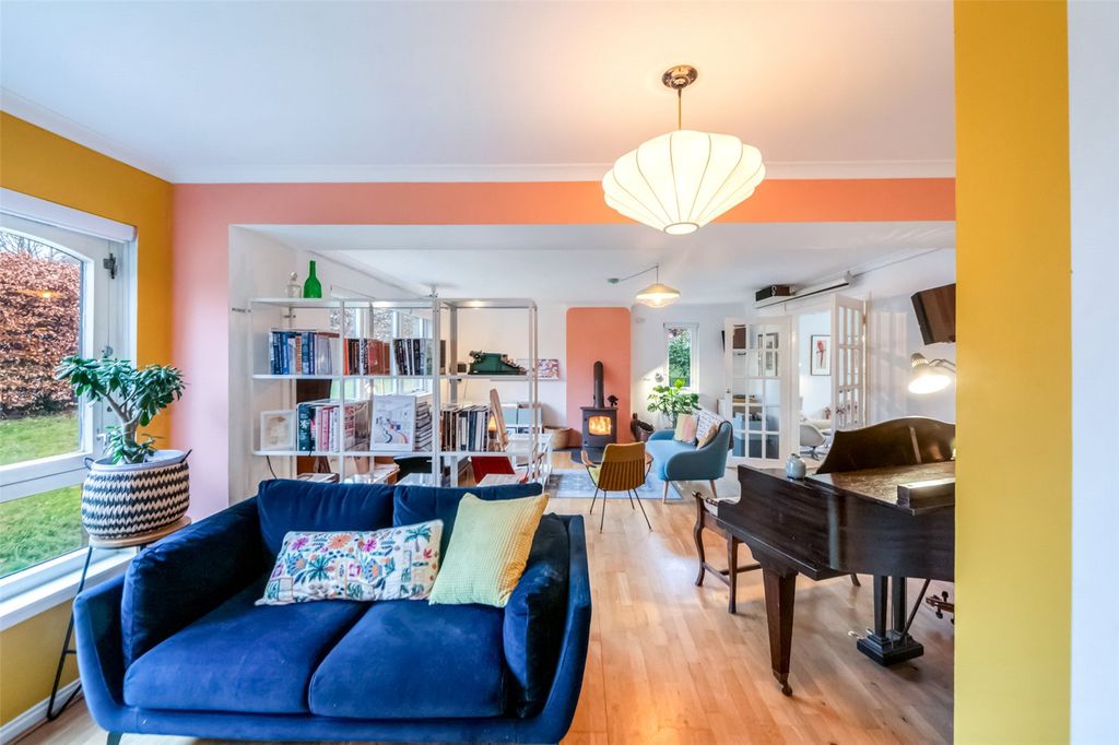 Property photo 2 of 42 Picture No. 12