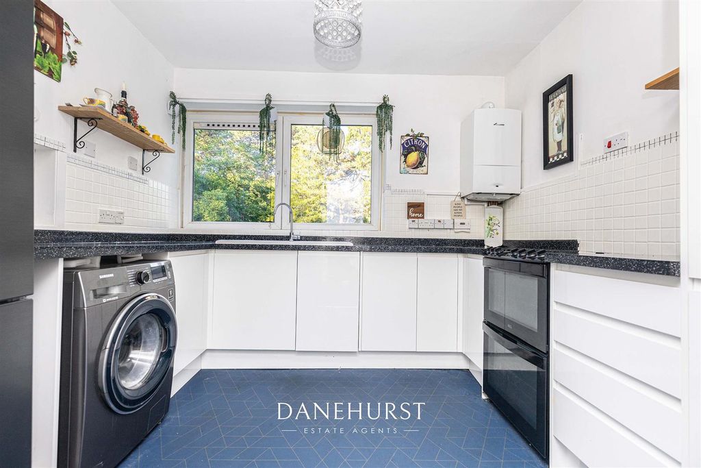 Property photo 3 of 31 Kitchen