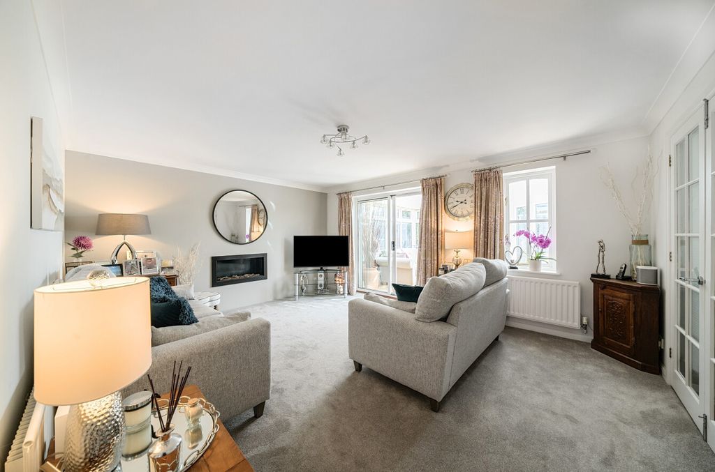 Property photo 3 of 17 1311051-18-685053...