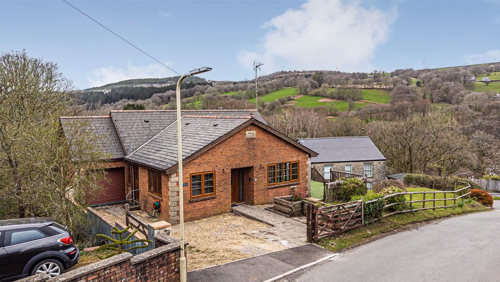 Property photo 1 of 33