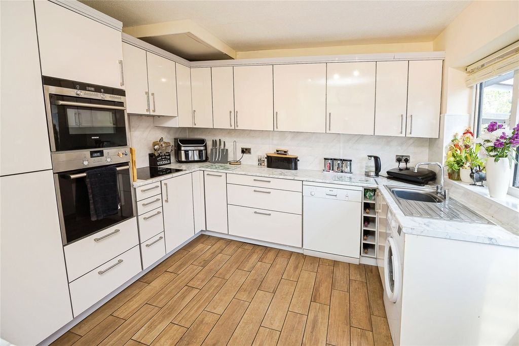 Property photo 3 of 29 Kitchen