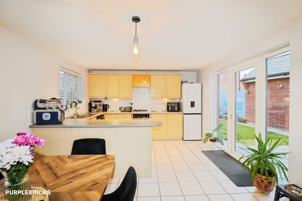 Property photo 3 of 33