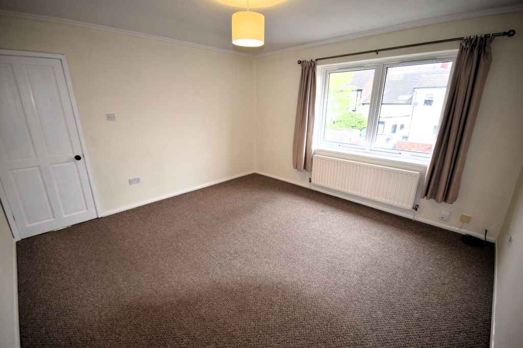 Property photo 3 of 6 Living Room