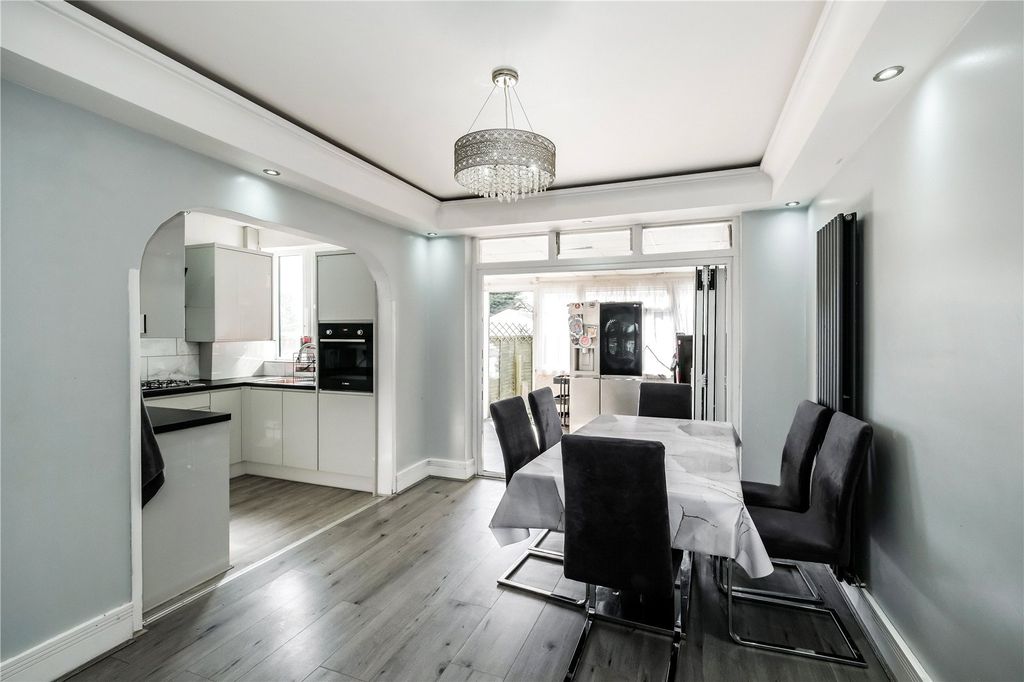 Property photo 3 of 15 Reception/Kitchen