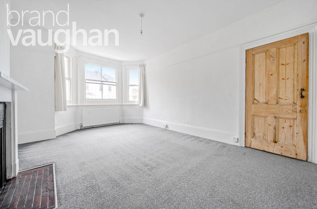 Property photo 2 of 10 Living Room