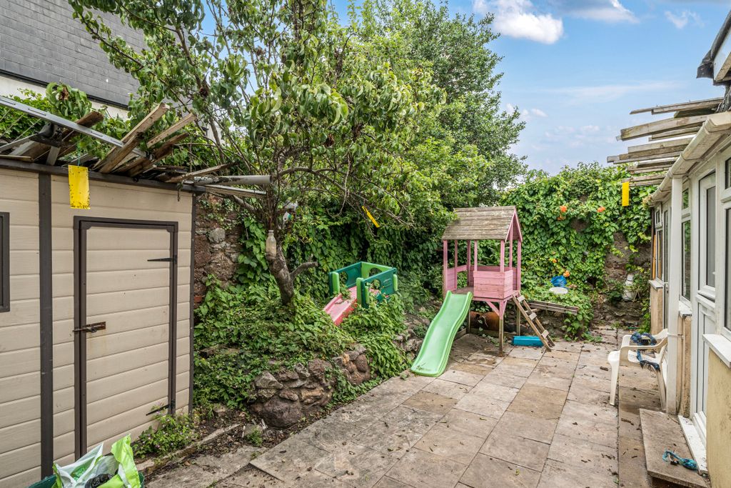 Property photo 2 of 13 Garden