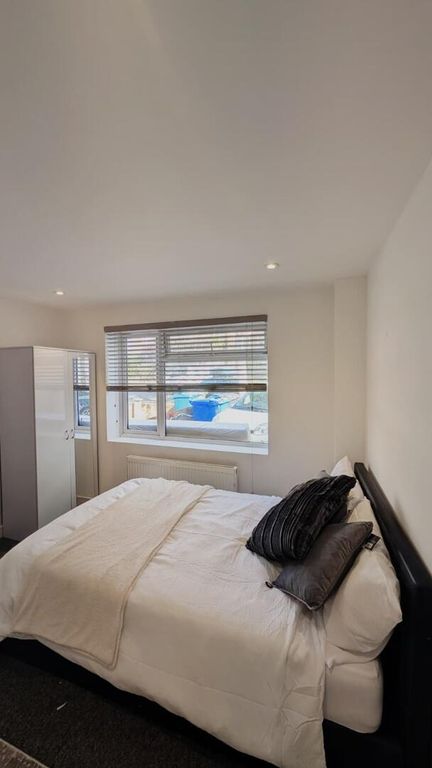 Property photo 1 of 10 Bedroom