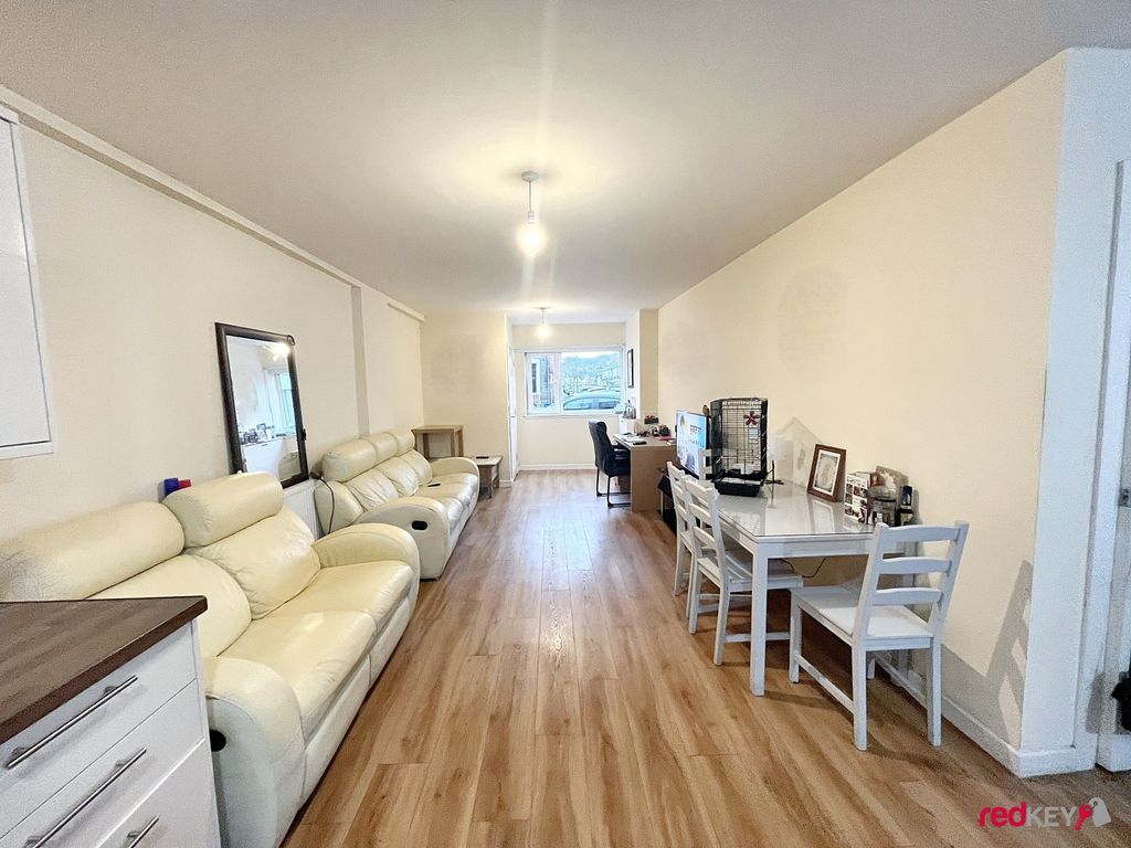 Property photo 2 of 5 Lounge