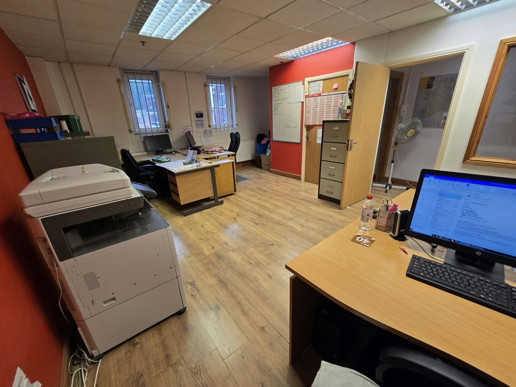 Property photo 2 of 7 Office 1