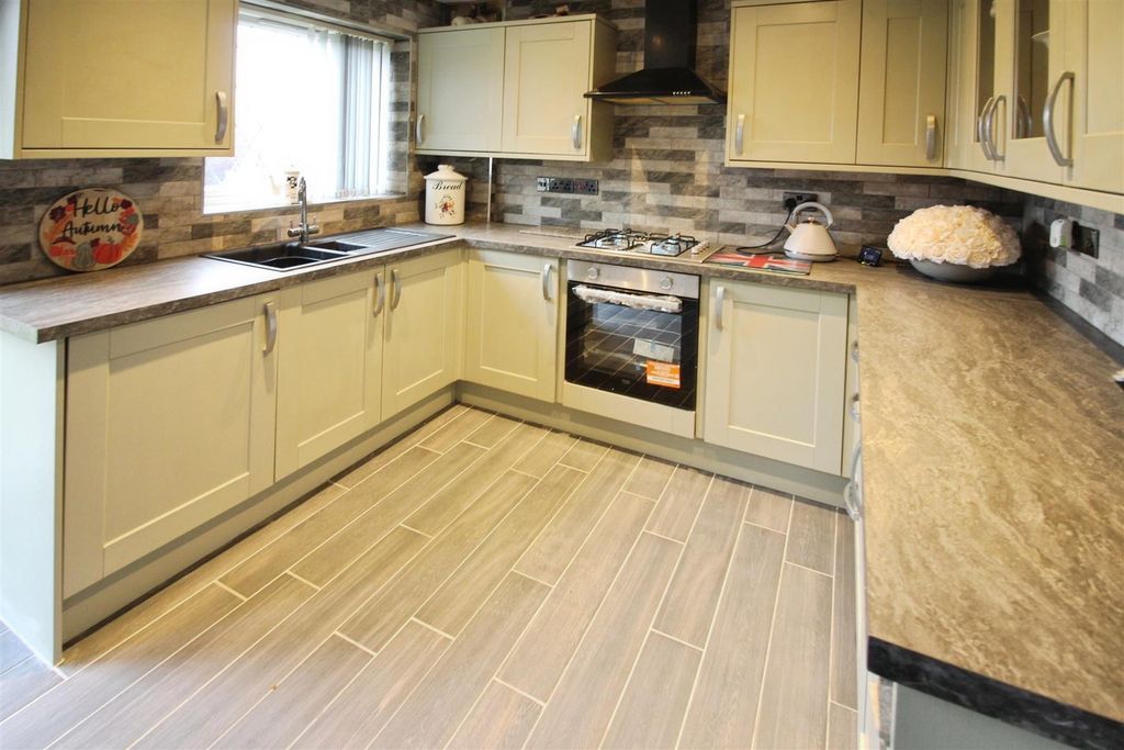 Property photo 3 of 15 Kitchen Diner