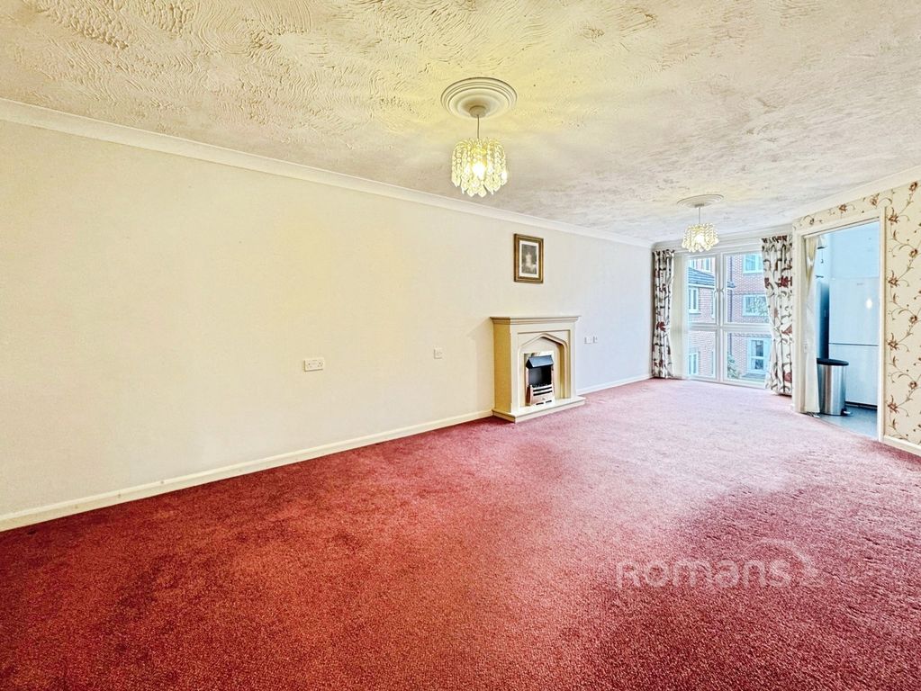Property photo 3 of 7 Living