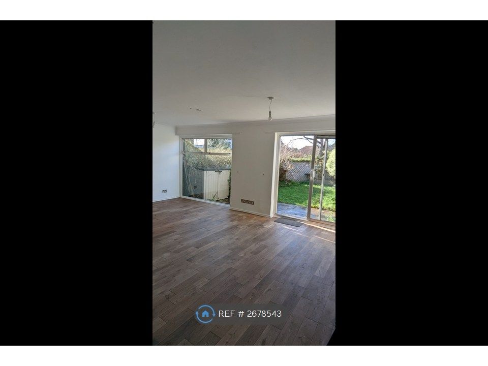 Property photo 2 of 22 Living Room