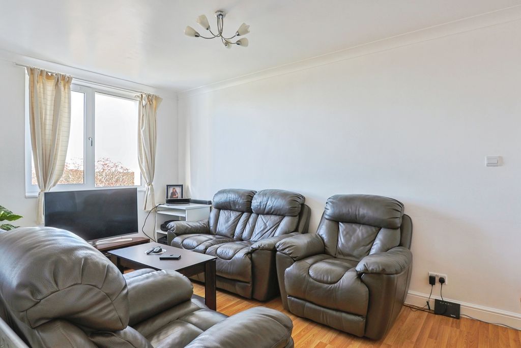 Property photo 2 of 17 Photo