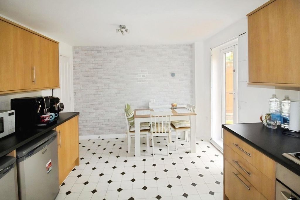 Property photo 3 of 11 Dining Kitchen