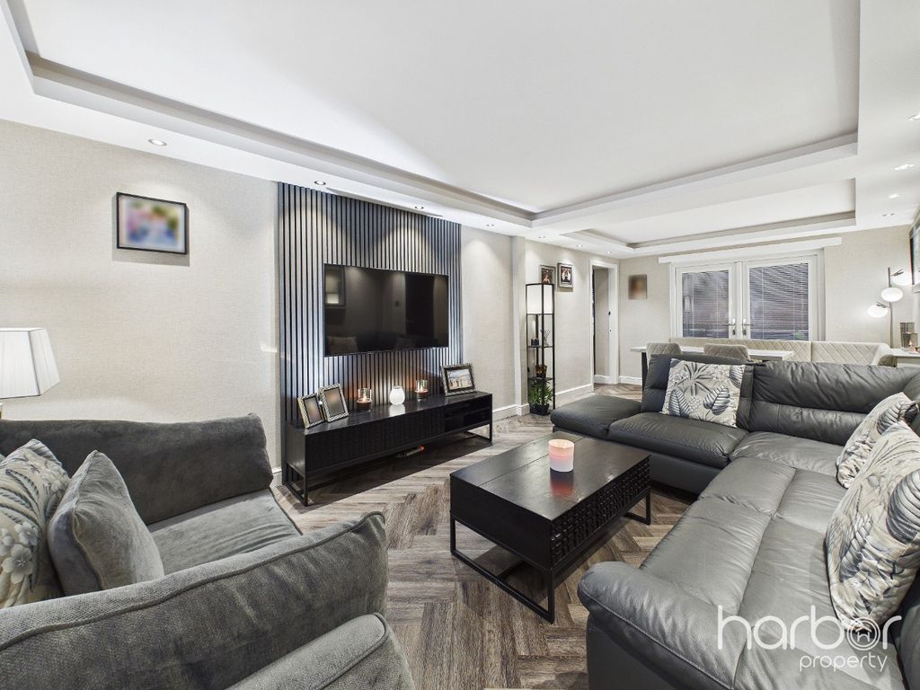 Property photo 3 of 34 4951055