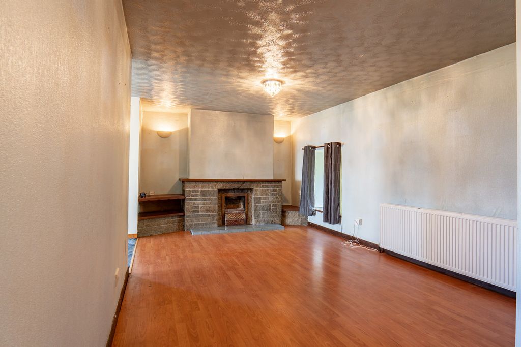 Property photo 2 of 33