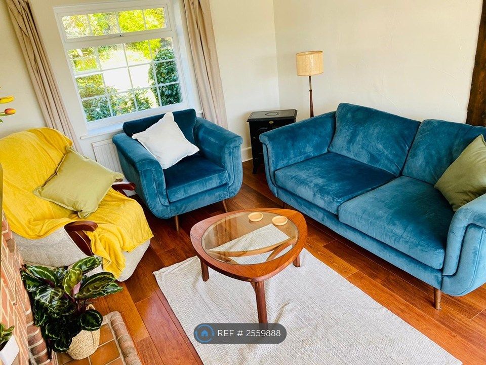 Property photo 2 of 31 Lounge