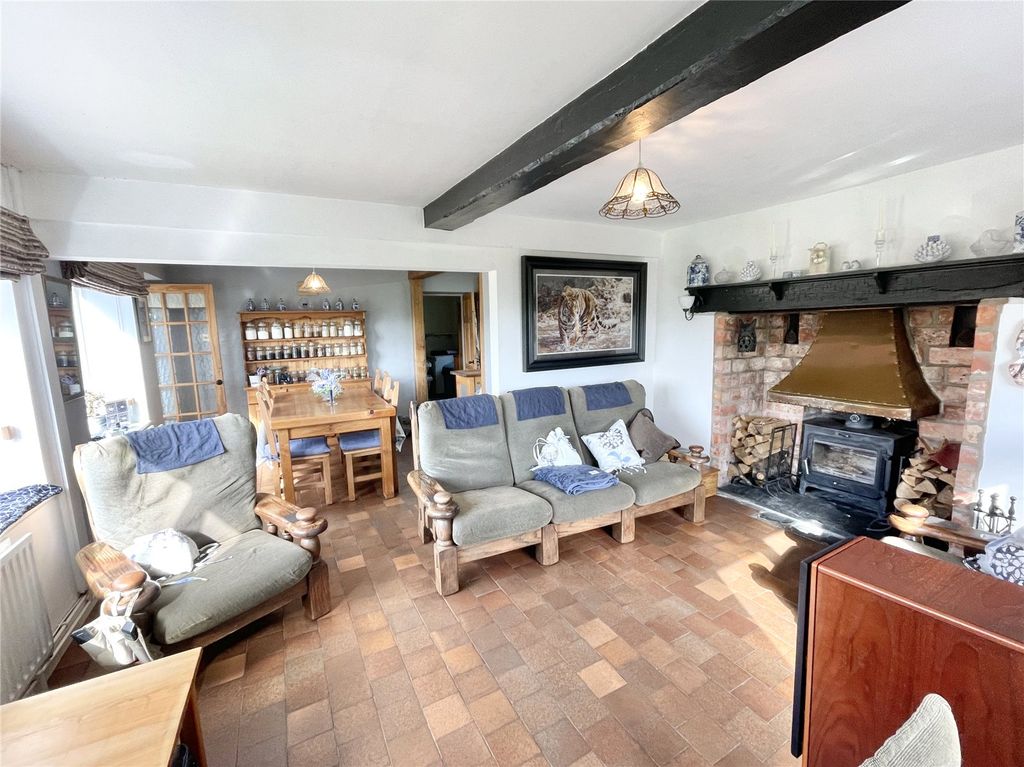 Property photo 3 of 40 Picture No. 15
