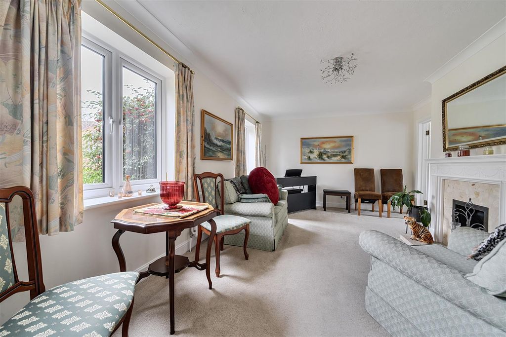 Additional image 14 of 4 bed detached house for saleShrublands Drive, Lightwater GU18