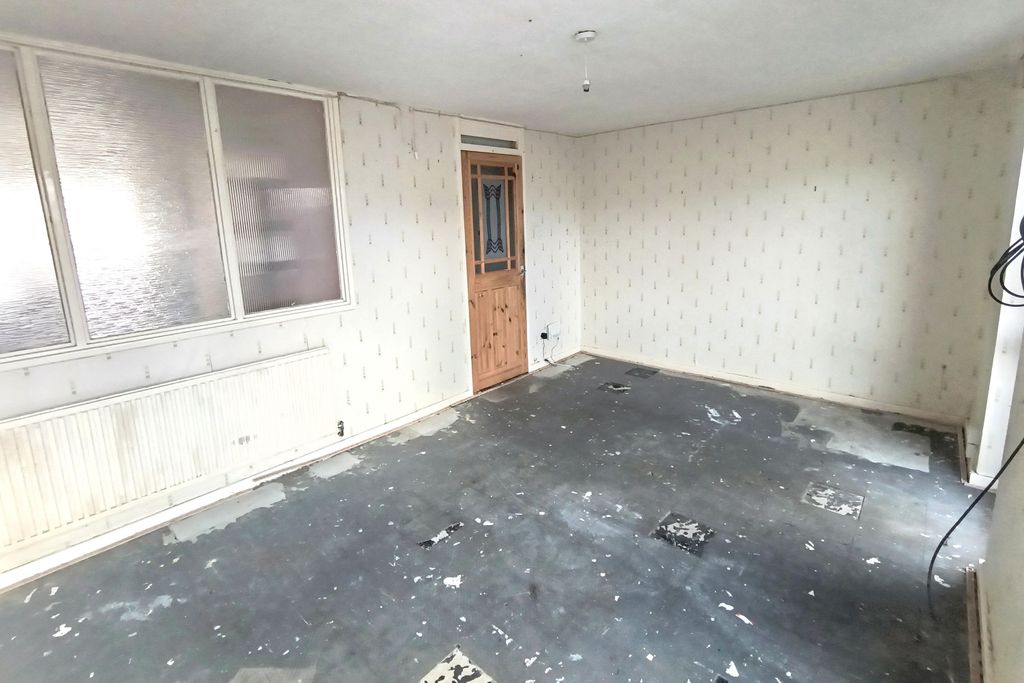 Property photo 3 of 16 135 Axminster Close, Bransholme, Hull, East Yorkshire, Hu7 4Se