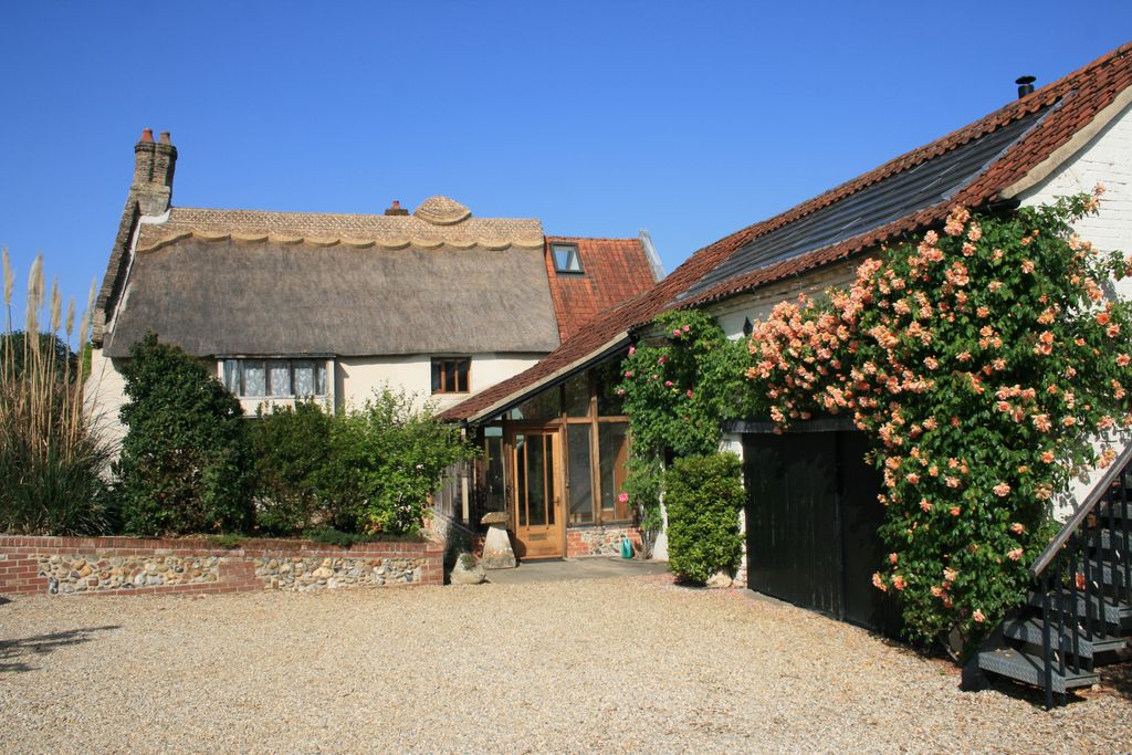 Property photo 2 of 23