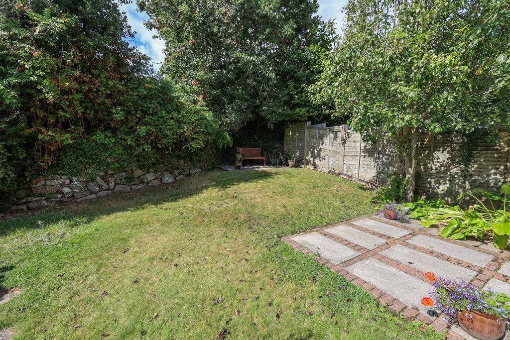 Property photo 2 of 19