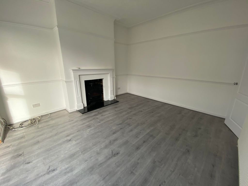 Property photo 2 of 10 Living Room