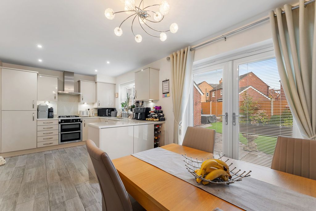 Property photo 2 of 27