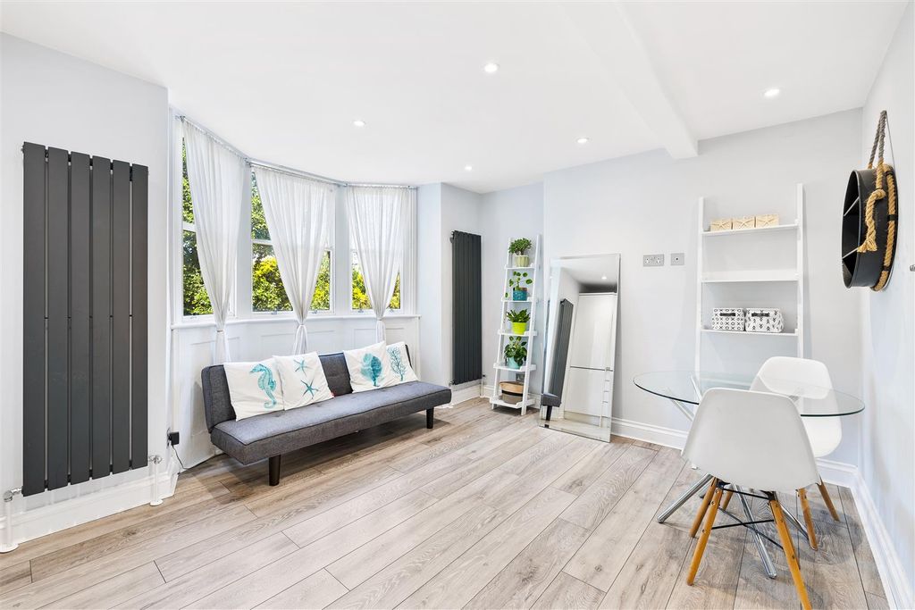 Property photo 2 of 9 Living/ Kitchen