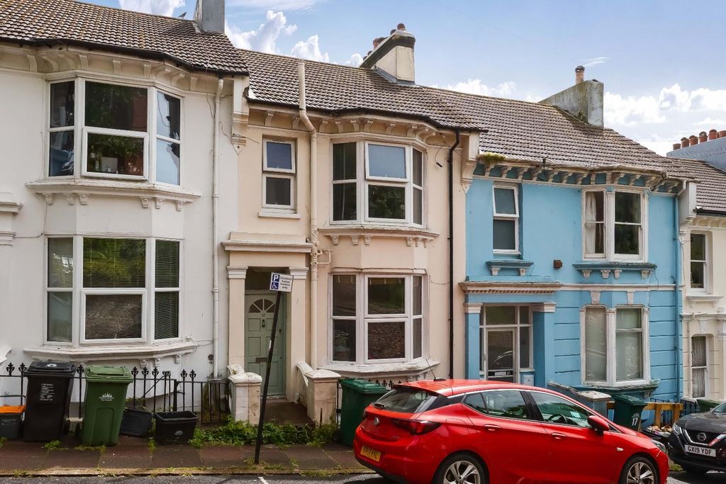 Property photo 1 of 16 Wakefield Rd_14.Jpg