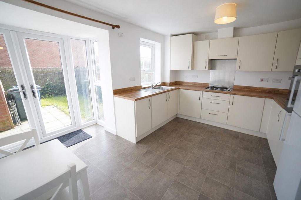 Property photo 3 of 21