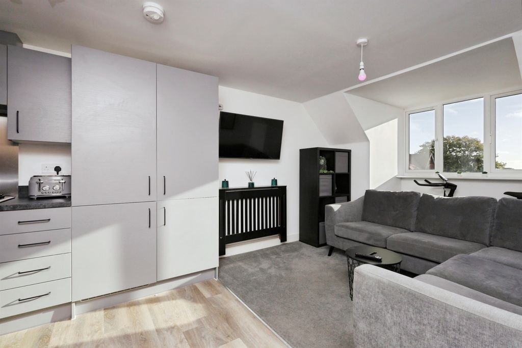 Property photo 3 of 13