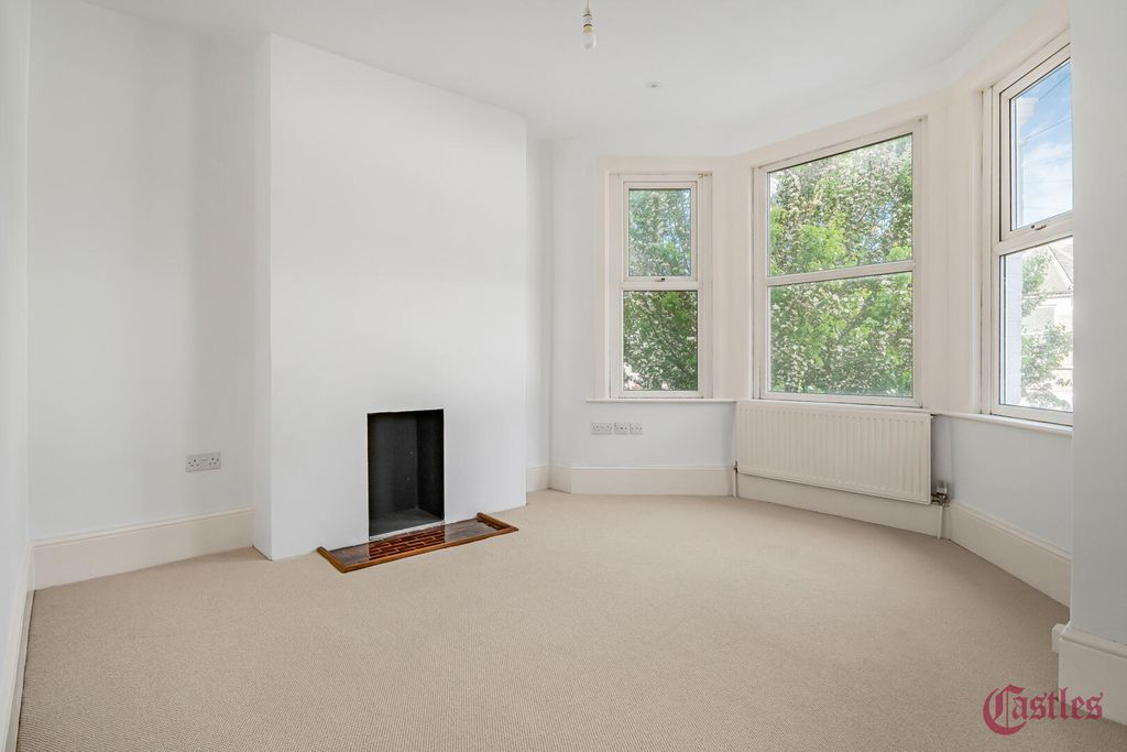 Property photo 3 of 17 Living Room