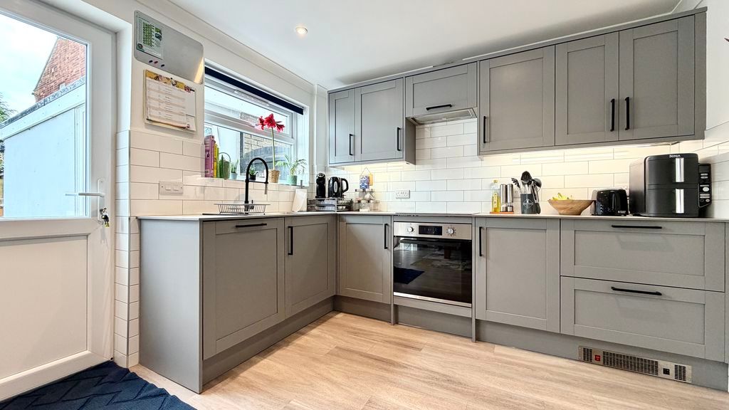 Property photo 3 of 16 Kitchen