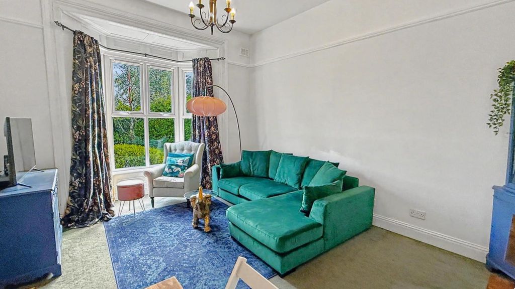 Property photo 2 of 11 3M_Iyn6T60S-Tqlnsua2La.Jpg