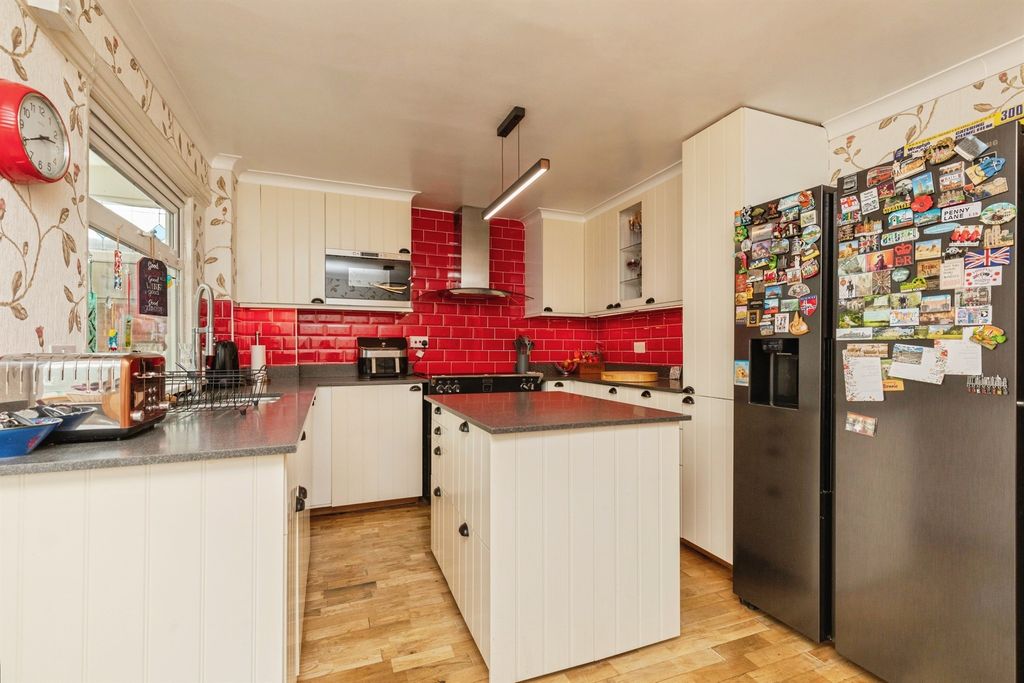 Property photo 2 of 17