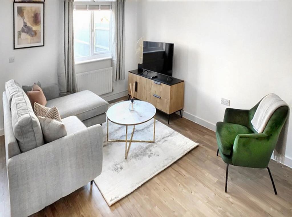 Property photo 1 of 17 Living Room