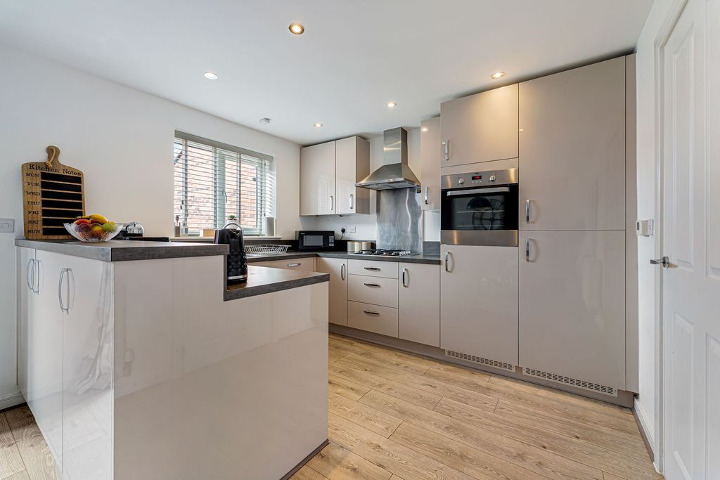 Property photo 3 of 26