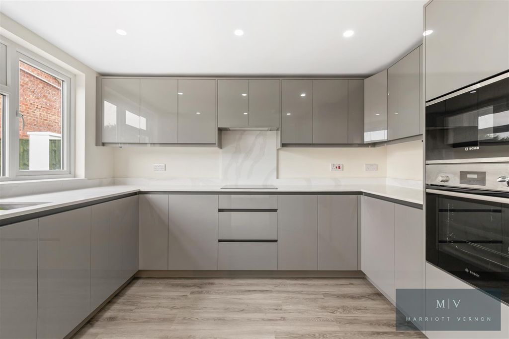 Property photo 1 of 16 Croydon Road 76 MV-4.Jpg