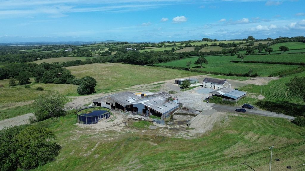 Property photo 1 of 77