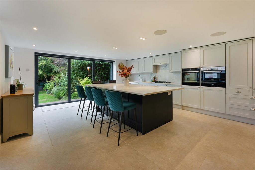 Property photo 2 of 32 Heath Drive (12).Jpg