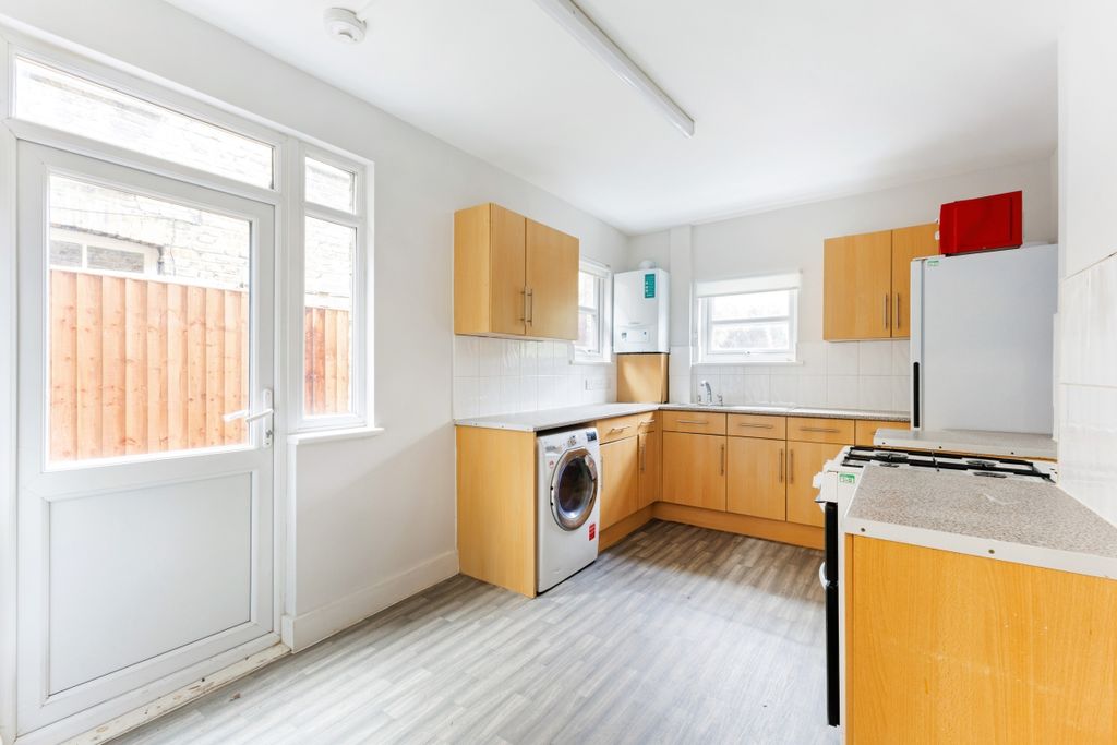 Property photo 2 of 11 97342_8 Holbeck R...