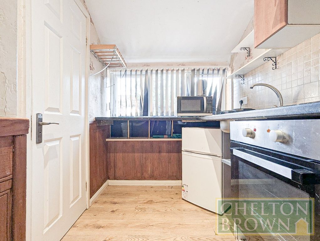 Property photo 3 of 11 Kitchen