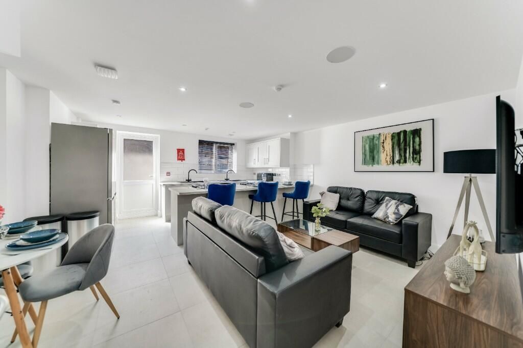 Property photo 2 of 9 A Spacious, Modern Living Room Filled With Natural...
