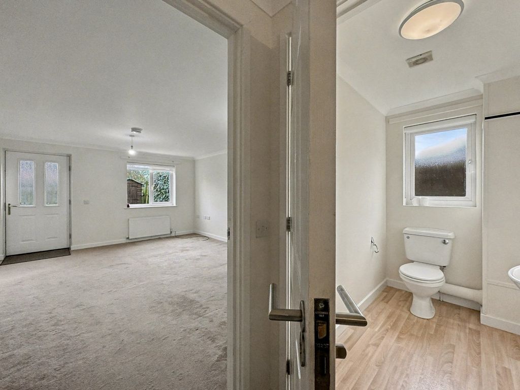 Property photo 2 of 27