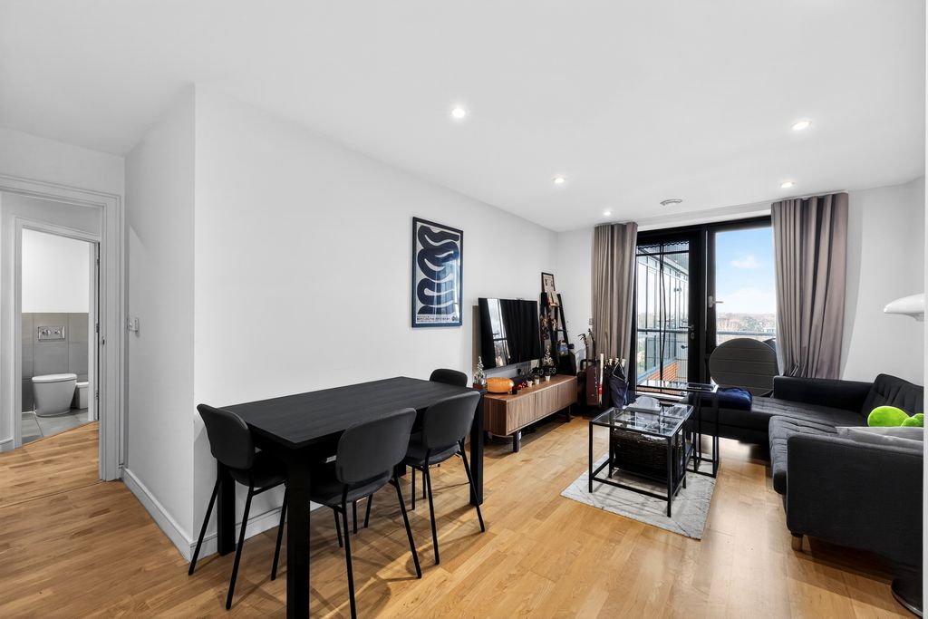 Property photo 2 of 21