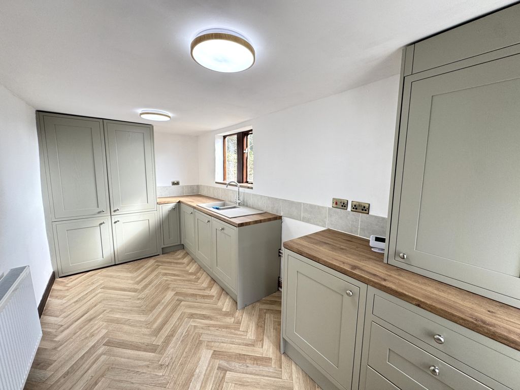 Property photo 2 of 12 Photo 5