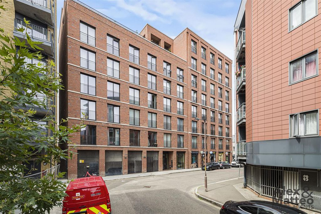 Property photo 1 of 15 Varcoe Road